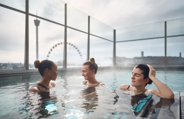 Outdoor bathing pool — Upper House Spa