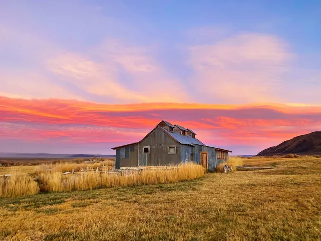 Bathhouse exterior at sunset — Summer Lake Hot Springs