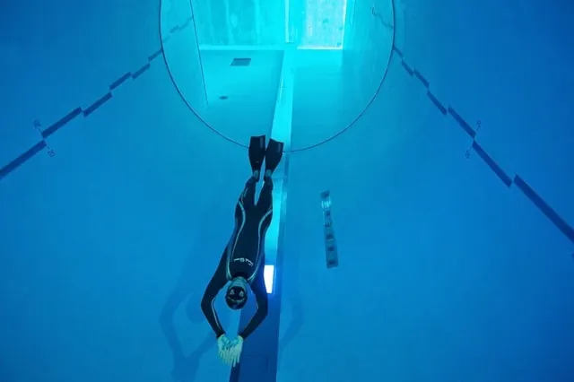 Y-40 The Deep Joy, Italy