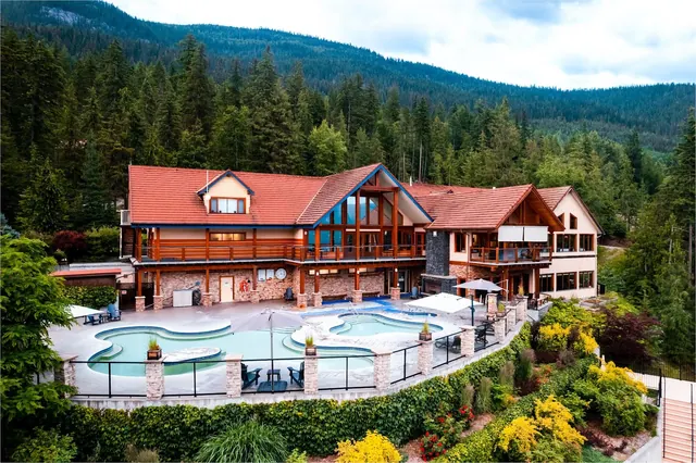 Halcyon Hot Springs, Canada.