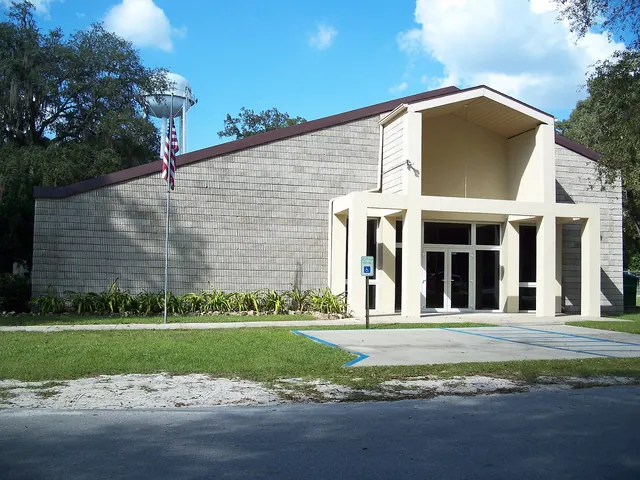 Fanning Springs FL city hall04