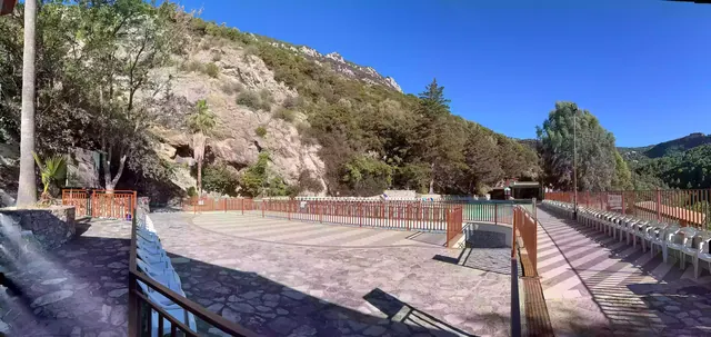 Thermal pool beside the rock face — Terme di Cerchiara
